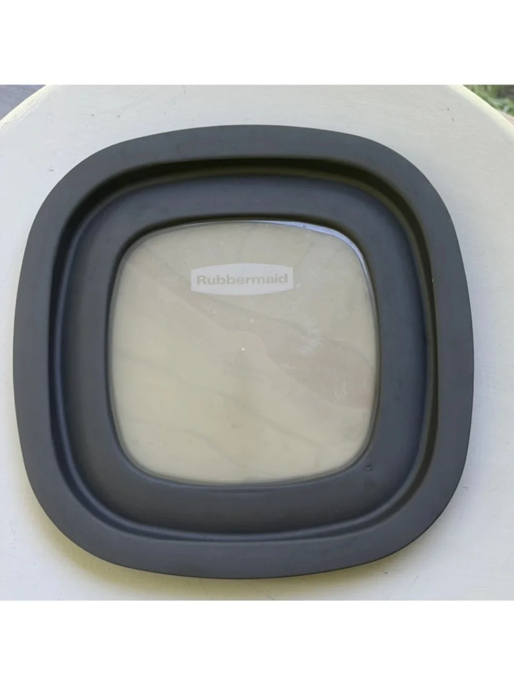 Rubbermaid Clear Premier 9 Cup Storage Container & Black Lid FG 7H78